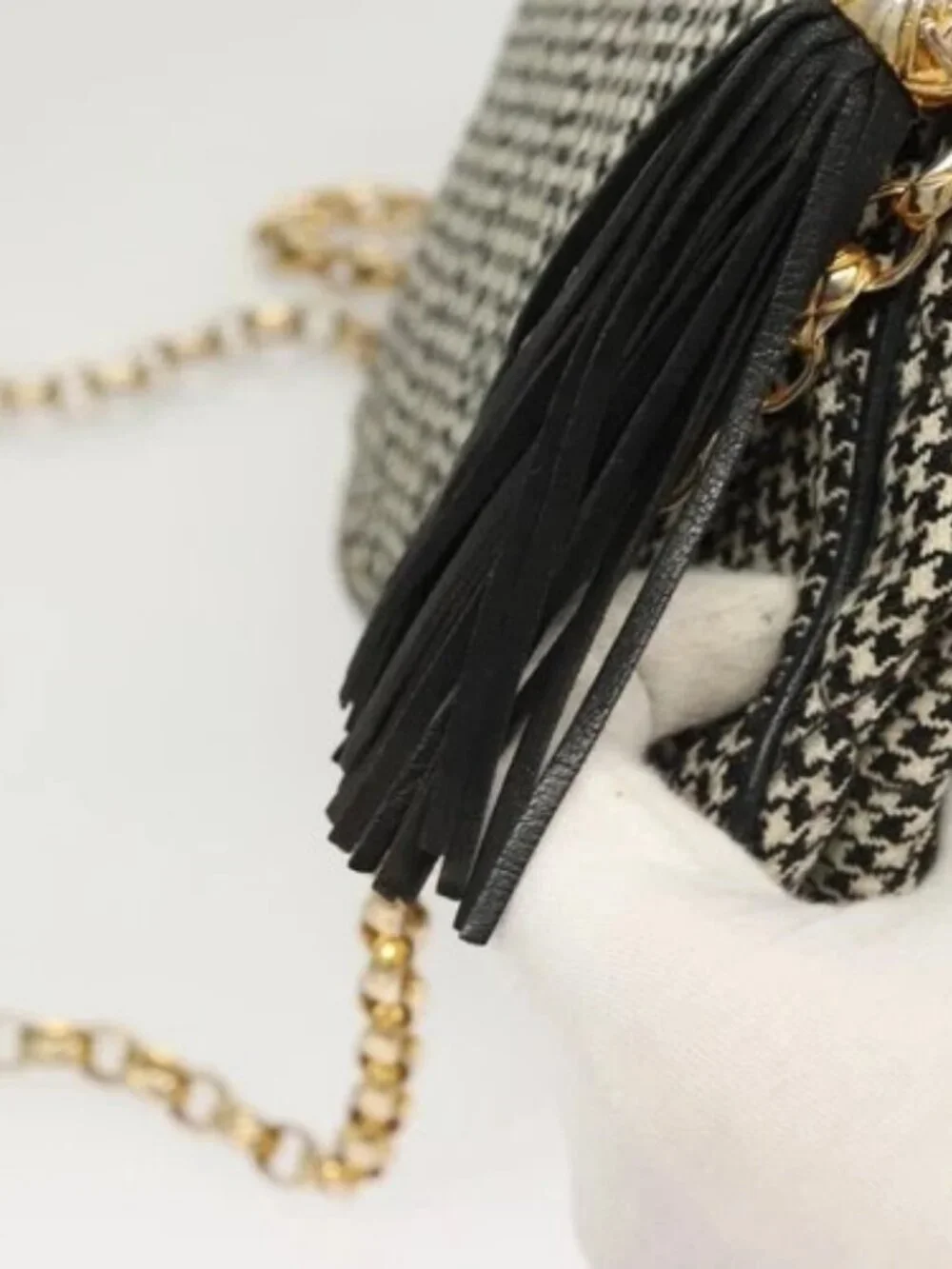 CHANEL Matelasse Chain Shoulder Bag Canvas White Black CC Auth 120186V